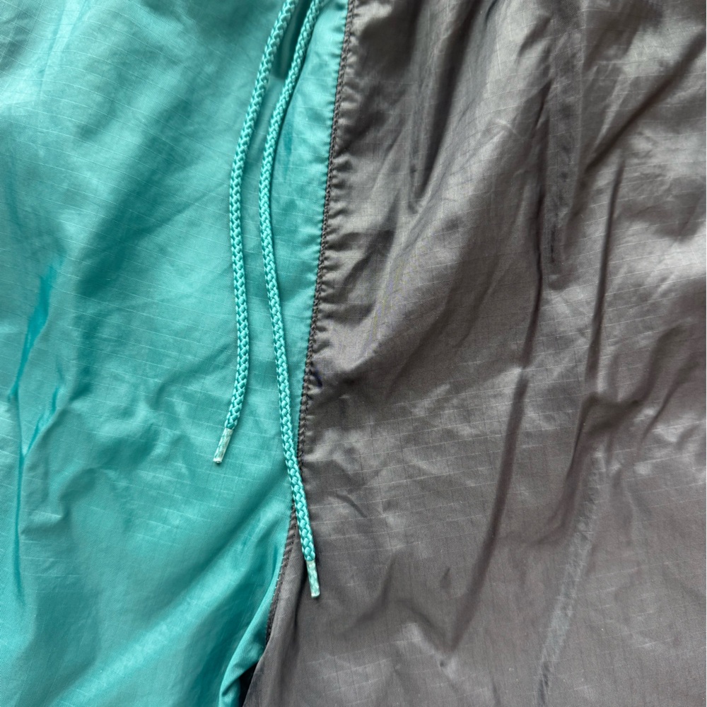 Nike Men's Retro Two-Tone Athletic Shorts in Black and Teal XL - Picture 10 of 15